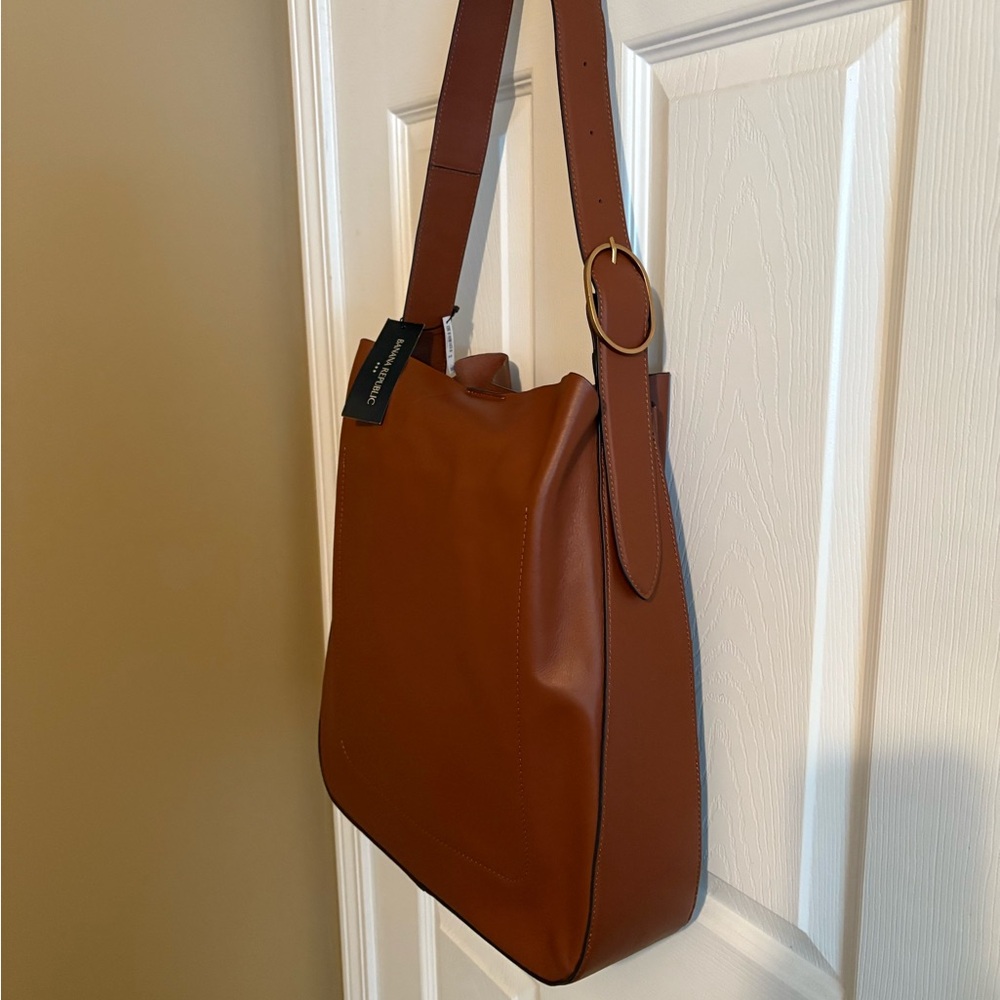 Banana republic factory, large leather shoulder bag. New with tags.